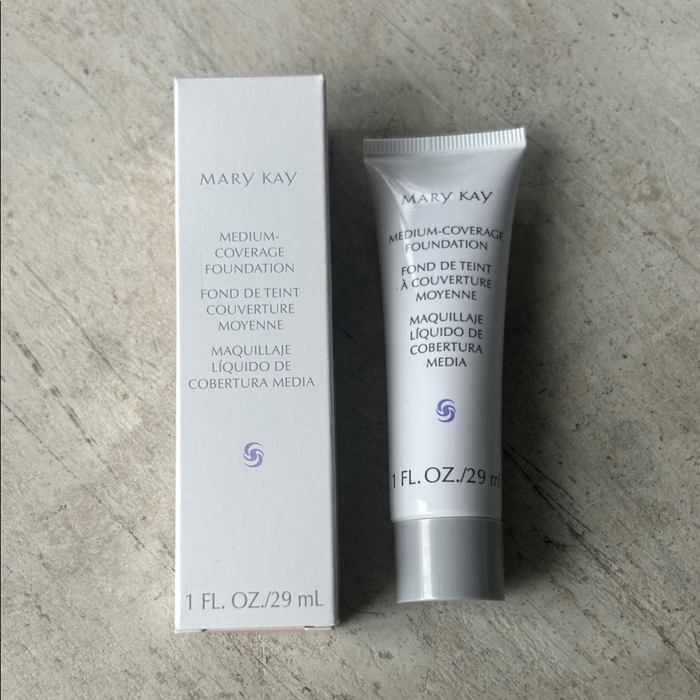 Mary Kay Medium-Coverage Foundation - Ivory 204